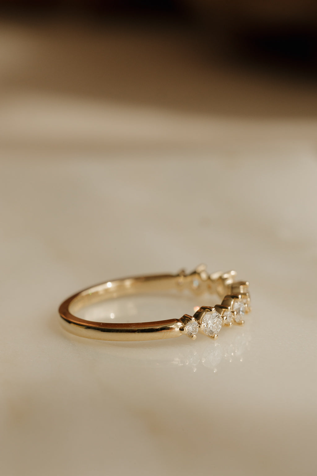 Alternating Size Round Diamond Band