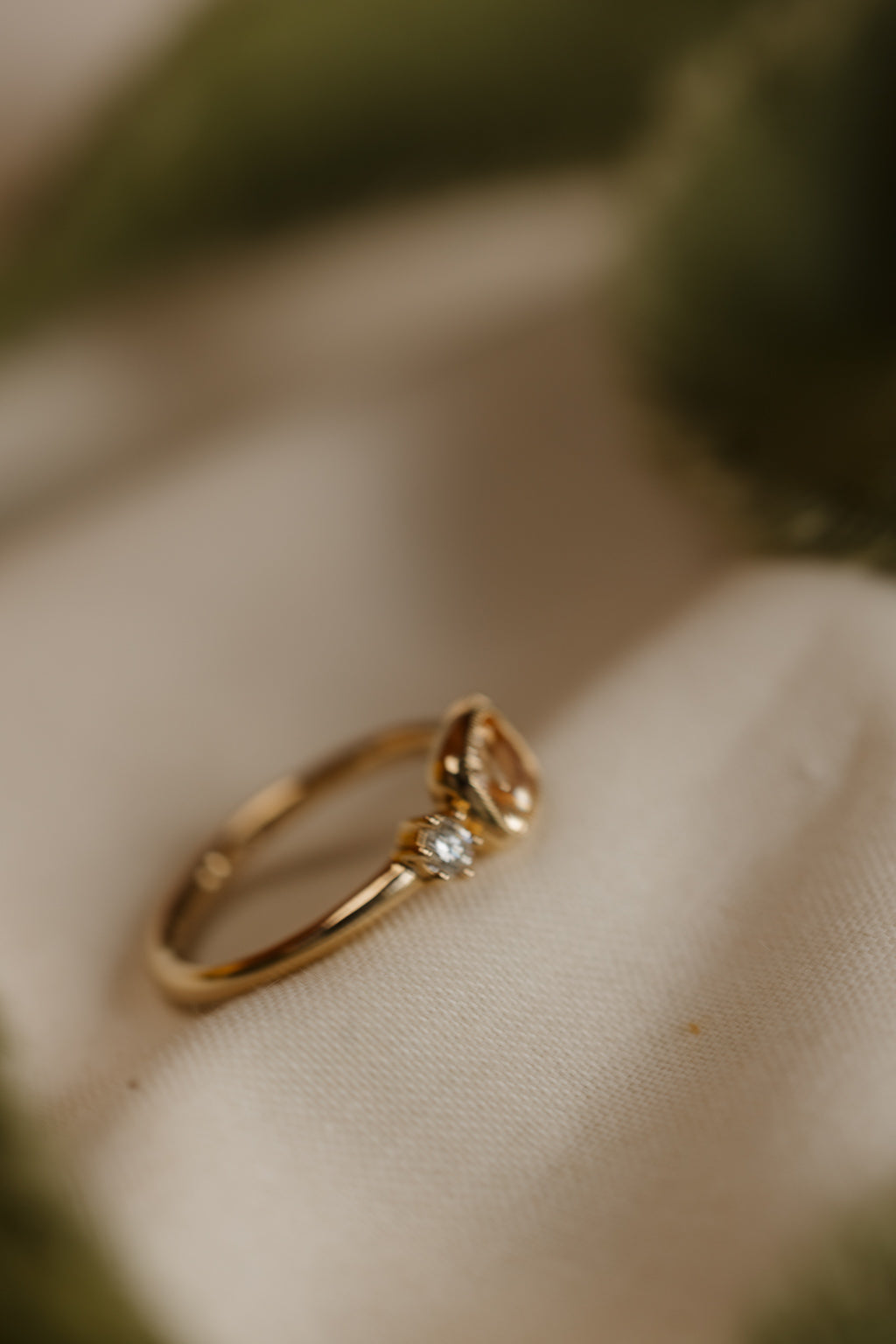 No. 07 East-West Ring in Peach Sapphire