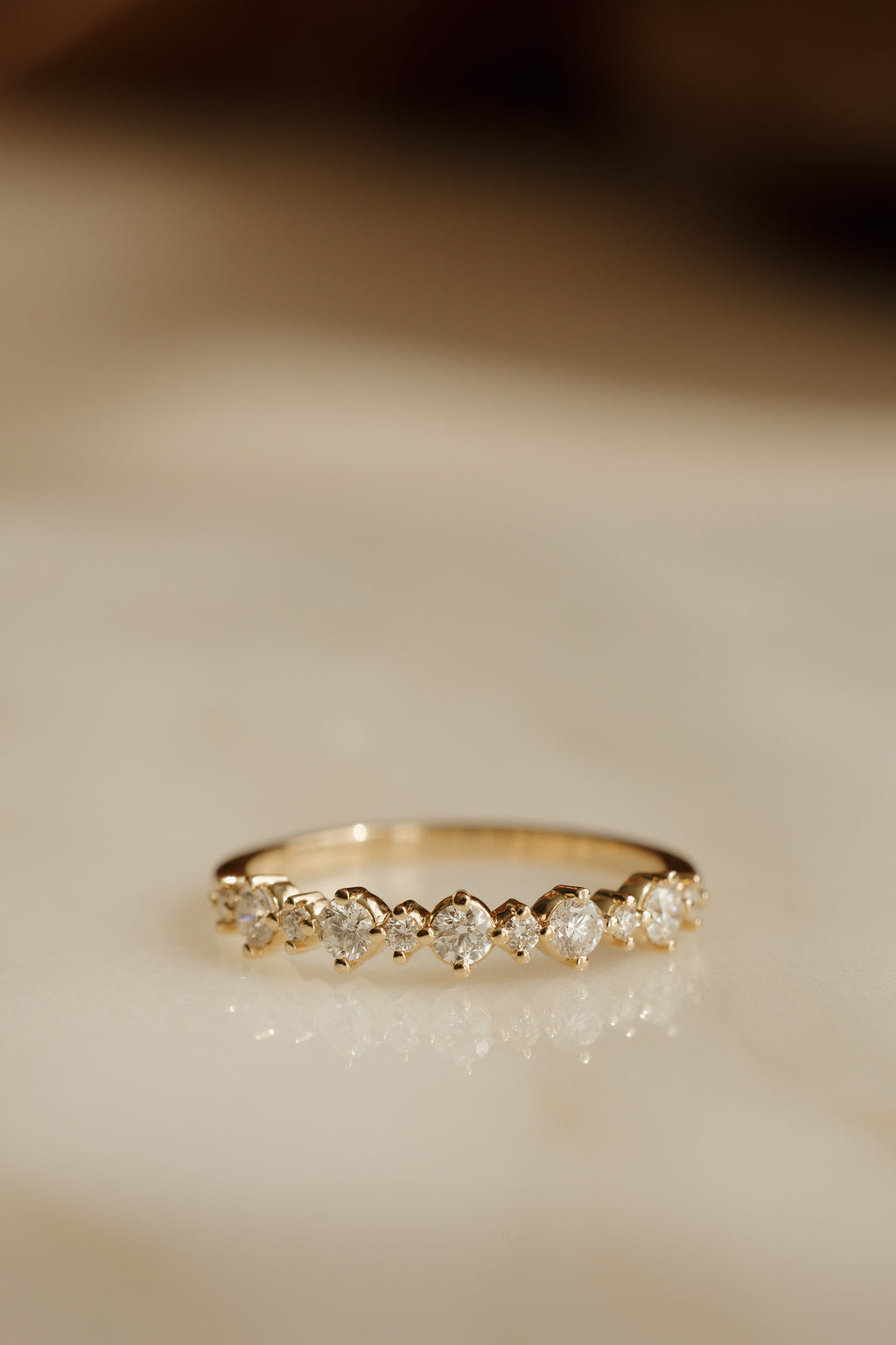 Alternating Size Round Diamond Band