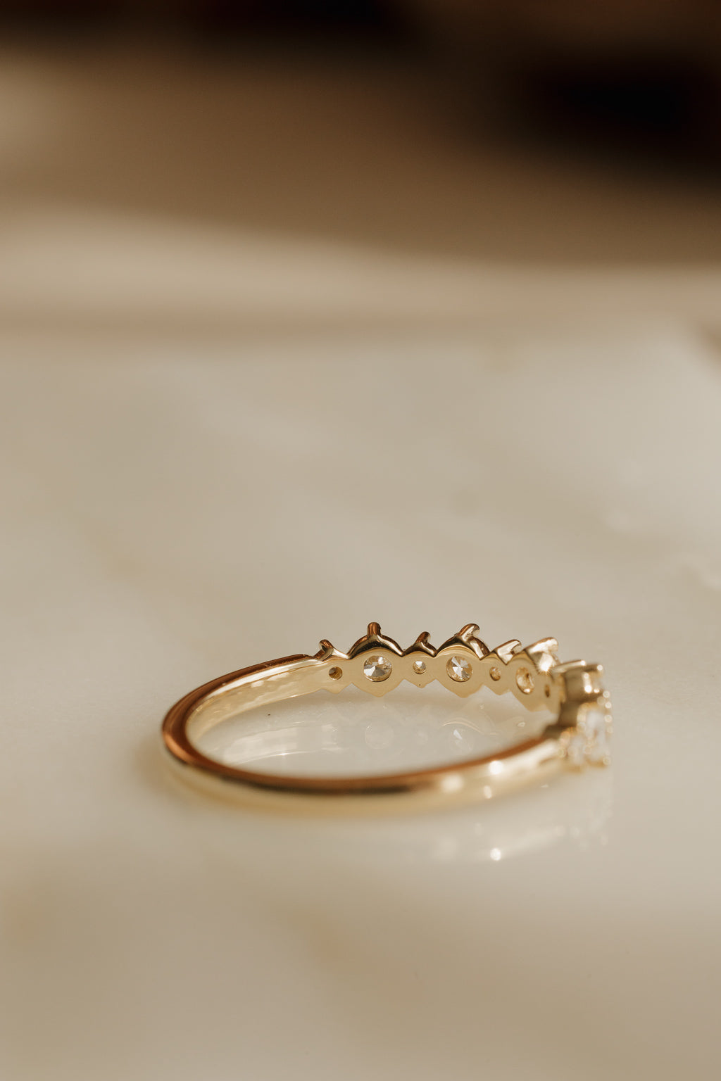 Alternating Size Round Diamond Band